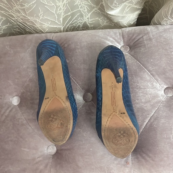 Vince Camuto platform (1/2 in) heels (4 in) slightly worn  size 6/36 Exc. cond. - Picture 4 of 9